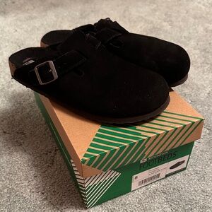 White Mountain Black Suede Sherpa-Lined Clogs with Buckle